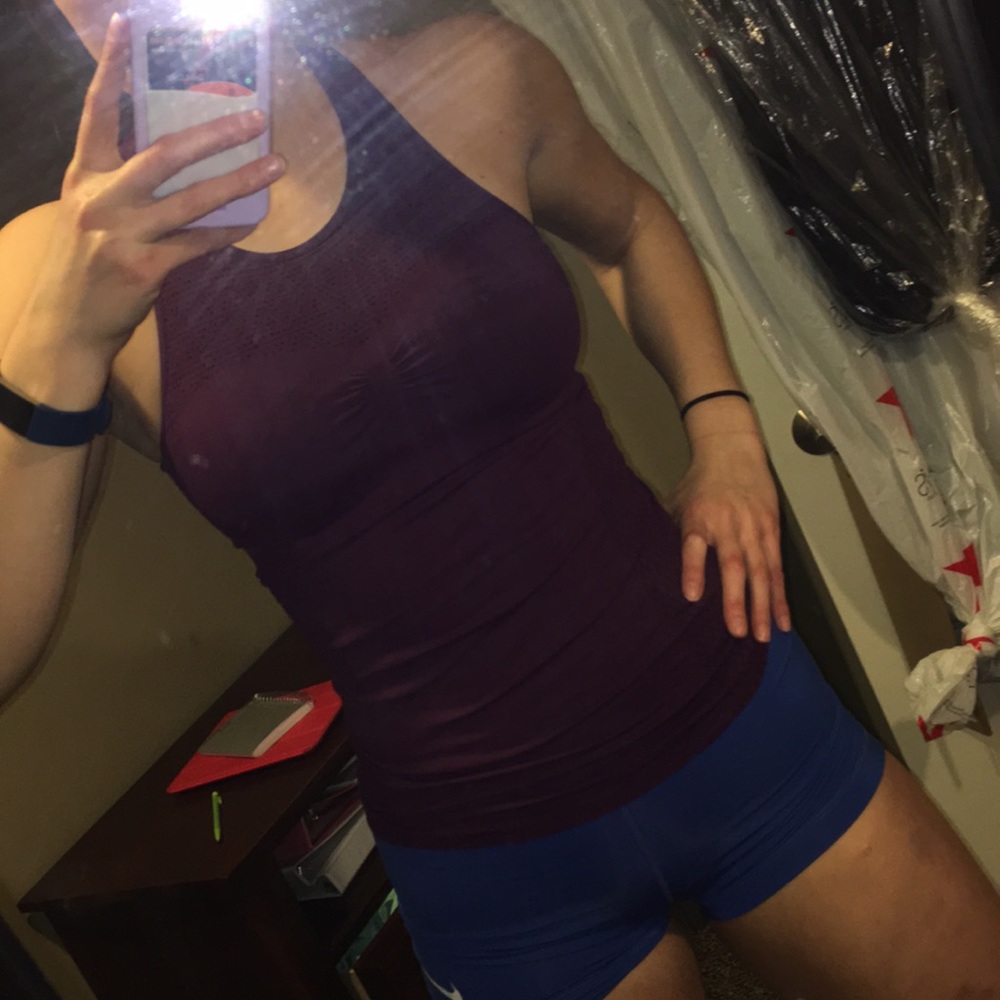 Plum fitted workout tank!